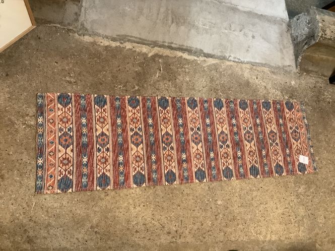 Hovedbilde Løper trykt ,,kelim,, rød