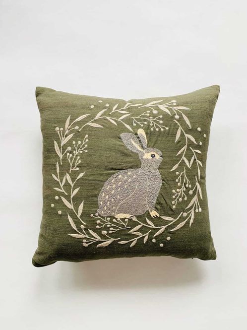 Hovedbilde Putetrekk med brodert motiv.